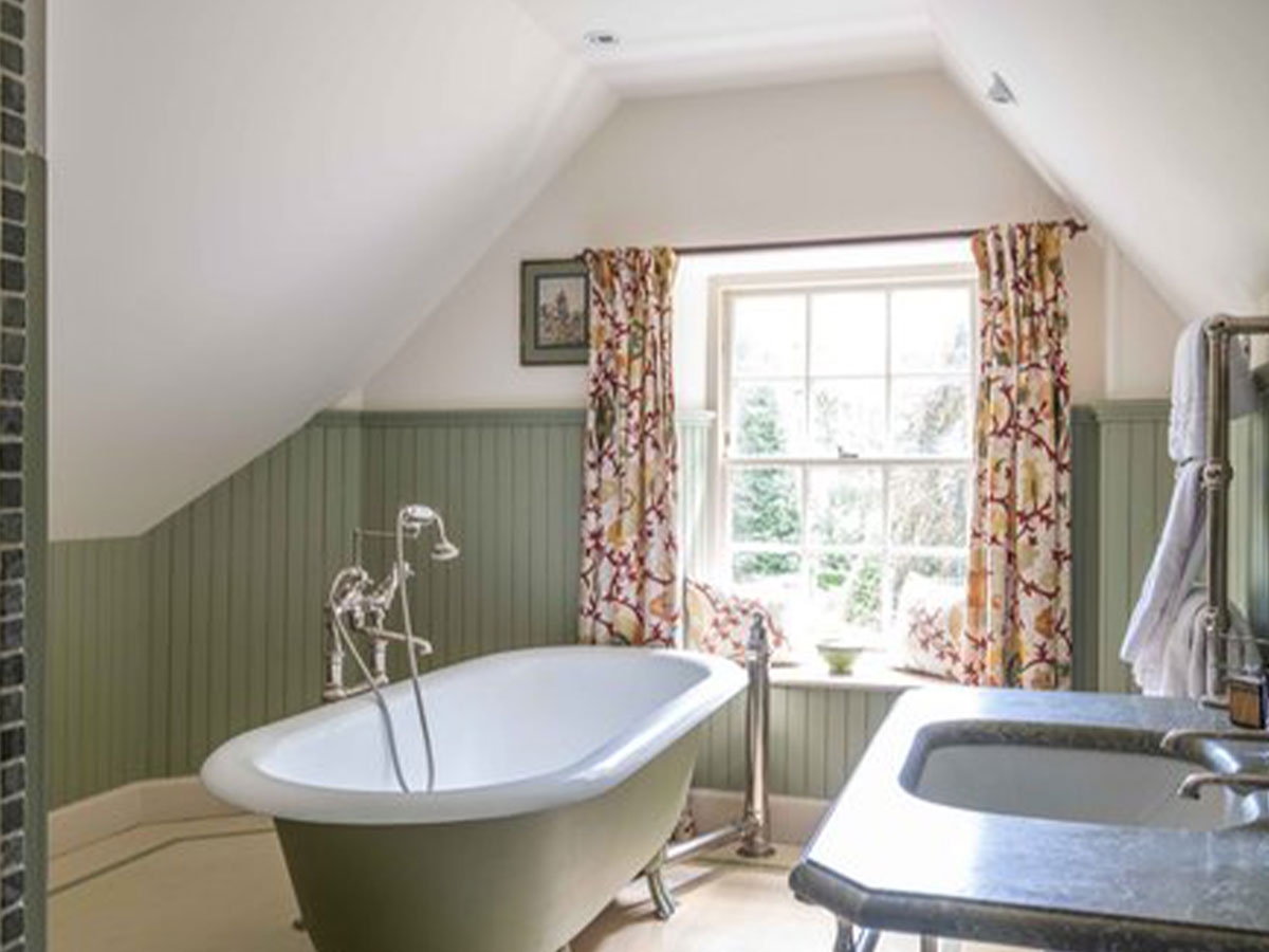 Scaur-Glen-Cottage-Bathroom